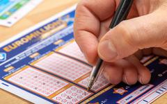 EuroMillions: deux gagnants se partagent un jackpot de plus de 144 millions d'euros