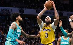 NBA: Davis s'offre un triple double avec les Lakers, Cavaliers et Clippers enchaînent