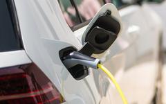 Voitures électriques : le leasing social cartonne tellement que le gouvernement y met fin