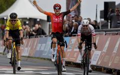 Cyclisme - Amstel Gold Race - Tom Pidcock vainqueur sur le fil, Mathieu Van der Poel en retrait
