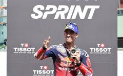 MotoGP : «bluffant», «pas normal», le rookie Acosta fait l’unanimité dans son écurie