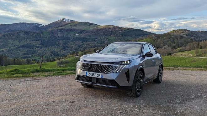 Peugeot s’attaque enfin sérieusement à l’électrique avec l’e-3008 : notre essai complet