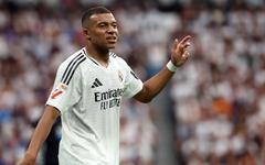 "Je soutiens le Bitcoin", "Je vais à Manchester United": le compte Twitter (X) de Kylian Mbappé piraté