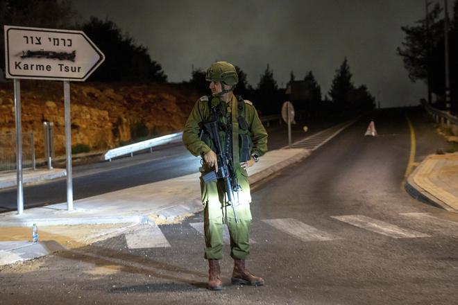 Voiture bélier et affrontements armés dans le sud de la Cisjordanie, le Hamas revendique les attaques