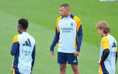Foot - Liga - Real Madrid - Kylian Mbappé titulaire avec le Real Madrid contre Osasuna