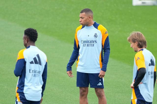 Foot - Liga - Real Madrid - Kylian Mbappé titulaire avec le Real Madrid contre Osasuna