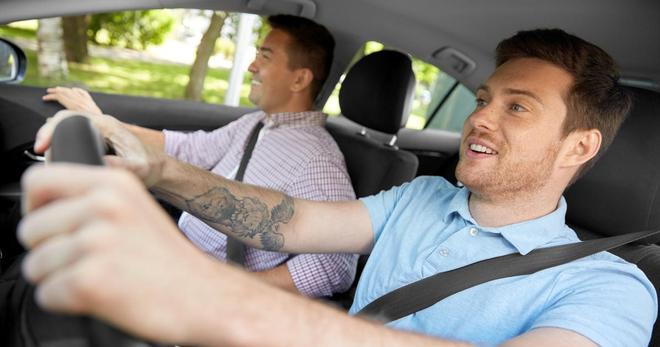 Un passager en covoiturage peut-il prendre le volant si je fatigue ?