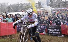 Cyclo-cross - Coupe du monde (Hommes) - Intouchable, Mathieu Van der Poel remporte une cinquième victoire lors de la Coupe du monde à Besançon