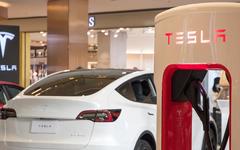 Niort : un homme arrêté pour avoir rayé une Tesla en raison de «sa détestation d’Elon Musk»