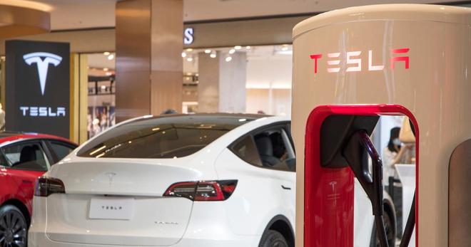 Niort : un homme arrêté pour avoir rayé une Tesla en raison de «sa détestation d’Elon Musk»