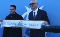 OM : «One, two, three, viva l’Algérie !», en vidéo, la recrue Ismaël Bennacer accueillie par une foule de supporters à l’aéroport