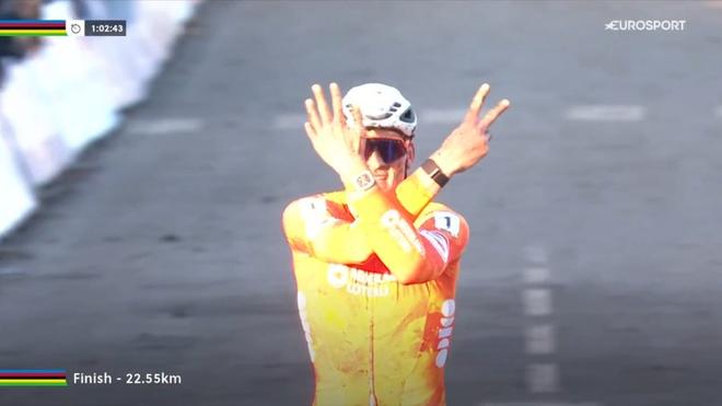Mathieu van der Poel remporte son 7e titre mondial de cyclo-cross