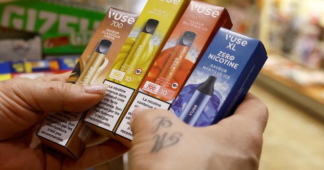 « Nous avons anticipé l’interdiction » : la fin de la « puff » en France ne bousculera pas les géants du tabac