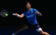 Tennis : Djokovic réussit ses débuts en double à Doha