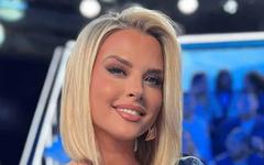 Kelly Vedovelli : mini-jupe et danse, elle s’éclate pendant ses vacances (vidéo)