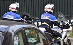 Nantes : après un dangereux refus d’obtempérer, il se cache sous une caravane pour échapper à la police