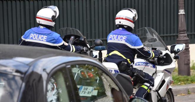 Nantes : après un dangereux refus d’obtempérer, il se cache sous une caravane pour échapper à la police