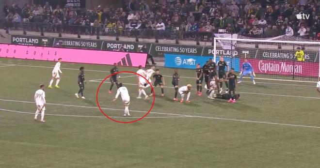MLS : Olivier Giroud marque enfin un but avec Los Angeles d’un sublime coup franc