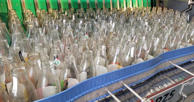 Retour de la consigne : près de Nantes, le fabuleux destin de Bout’ à Bout’, l’usine qui redonne vie aux bouteilles en verre
