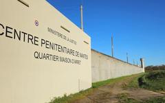 Prison de Nantes : un surveillant suspecté de trafic de drogues et de téléphones interpellé
