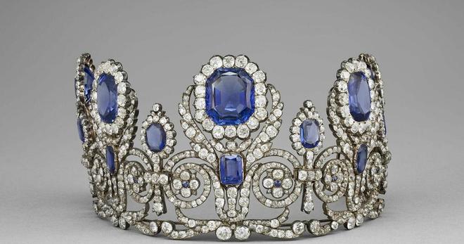 La liste des bijoux «inestimables» dérobés dimanche au Louvre