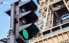 Les feux de circulation tricolores n'ont pas toujours été rouge, vert et surtout orange : pourquoi ces trois couleurs ont été retenues ?