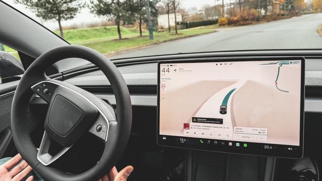 Tesla met fin au FSD à vie pour passer à un abonnement mensuel, les utilisateurs n’en peuvent plus