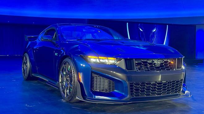 On a vu en exclusivité la nouvelle Ford Mustang, une voiture de sport surpuissante et surprenante