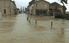 Crues : les images impressionnantes des rues inondées à Cadillac