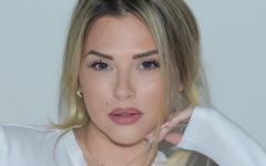 Kelly Vedovelli : l’ex-chroniqueuse de Cyril Hanouna bientôt maman !