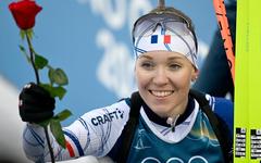 JO 2026 : gendarme, carabine trafiquée, opération du cœur… qui est Océane Michelon, la biathlète en argent au sprint