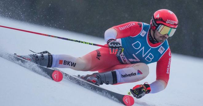 Ski alpin : Loïc Meillard en tête de la première manche du slalom de Hafjell, Clément Noël en embuscade