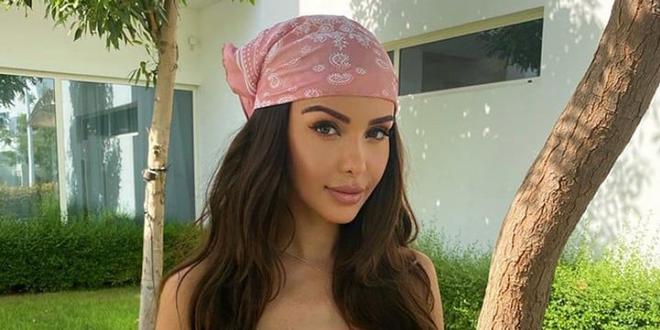 Nabilla canon en robe moulante pour voler la vedette à Kim Kardashian !