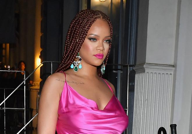 Ebene Magazine – L’annonce topless de Rihanna suscite la controverse en Inde