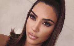 Kim Kardashian draguée par l’acteur de «Succession» Nicholas Braun !