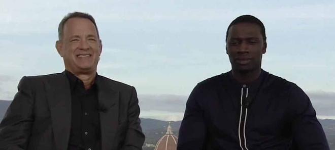 Omar Sy (Netflix) raconte sa gaffe lors d’une scène avec Tom Hanks !