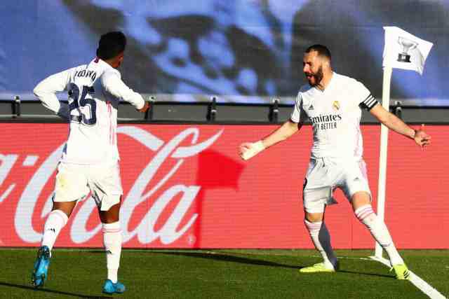 Foot - Espagne - La superbe demi-volée de Karim Benzema pour offrir la victoire au Real Madrid en vidéo