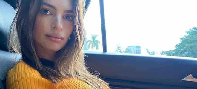 Emily Ratajkowski partage des photos inédites de son accouchement !