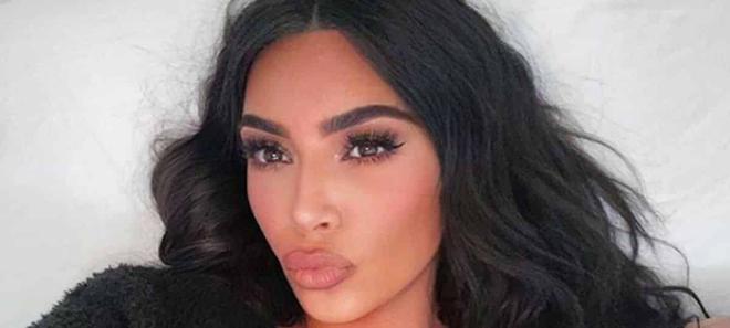 Kim Kardashian sexy pour sa folle pyjama party SKIMS avec ses sœurs !