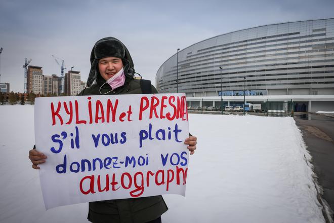 Kazakhstan-France : à Noursoultan, les jeunes ont les yeux de Chimène pour Mbappé et les Bleus