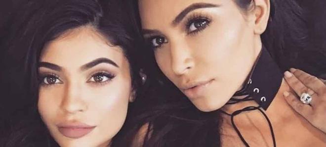 Kylie Jenner et Kim Kardashian ravissantes en bikini pour Pâques !