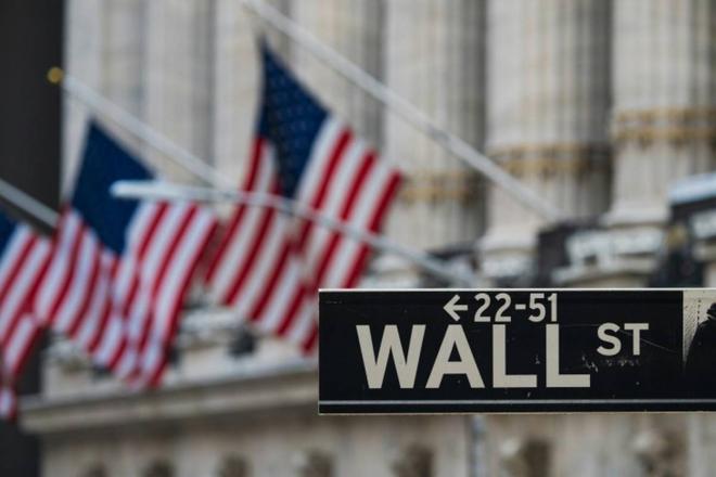 Nasdaq et S&P 500 montent à des records au début d'une semaine chargée à Wall Street