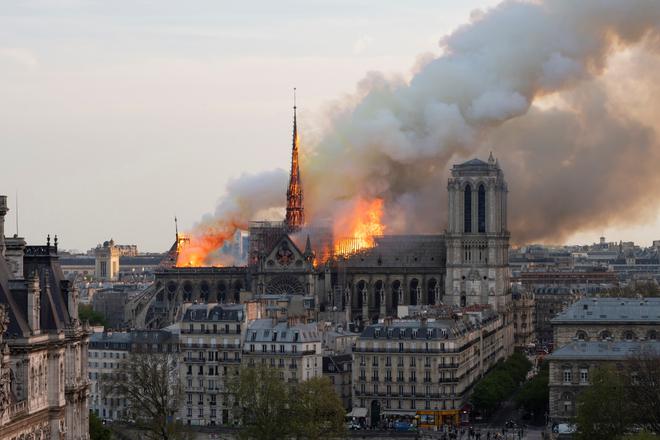 "Notre-Dame brûle" : découvrez ce tournage spectaculaire avec Jean-Jacques Annaud