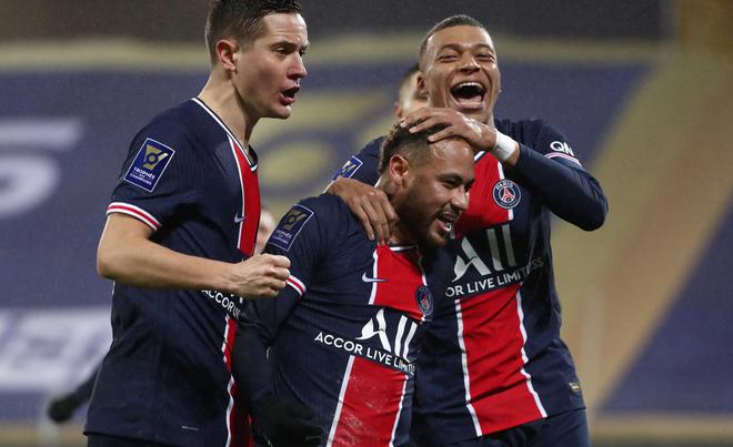 PSG, Monaco, OM... Quelle langue parle-t-on dans les vestiaires cosmopolites du foot?