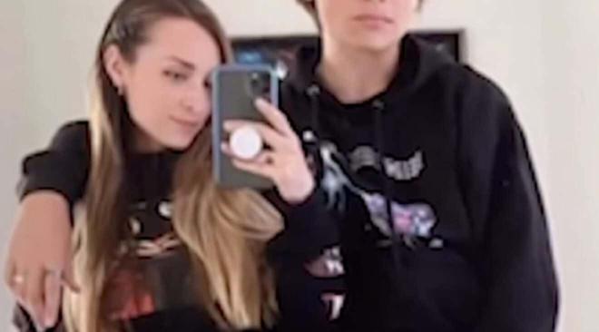 Cameron Smet : Emma Smet dévoile une photo de son petit frère qui est le portrait craché de son grand-père Johnny Hallyday !