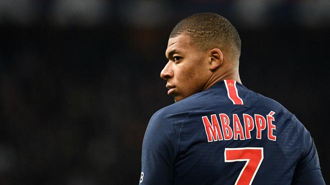 Kylian Mbappé reçoit un nouveau méga-contrat du PSG et s’éloigne du Real Madrid