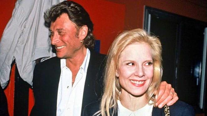 Sylvie Vartan balance un souvenir cauchemardesque avec Johnny Hallyday, « injoignable » lors d’un drame