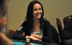 MEGAPOKER FESTIVAL ONLINE : SARAH HERZALI LARGEMENT EN TÊTE À 6 LEFT