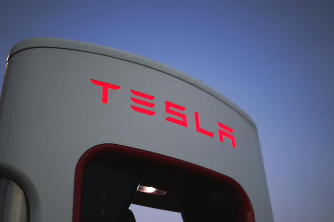 Tesla : une annonce importante arrive pour les Superchargeurs