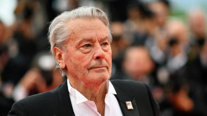 À 85 ans, Alain Delon a retrouvé l'amour avec Hiromi
